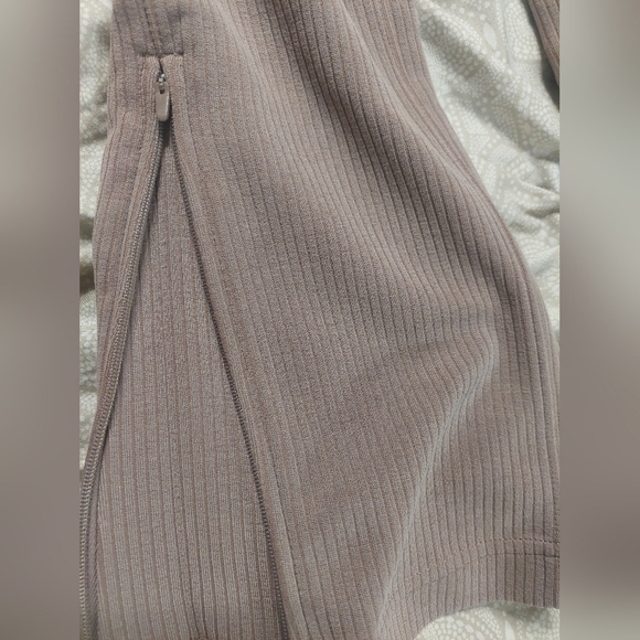 Lululemon Athletica Softstreme Brown Cropped Pants - Picture 6 of 7